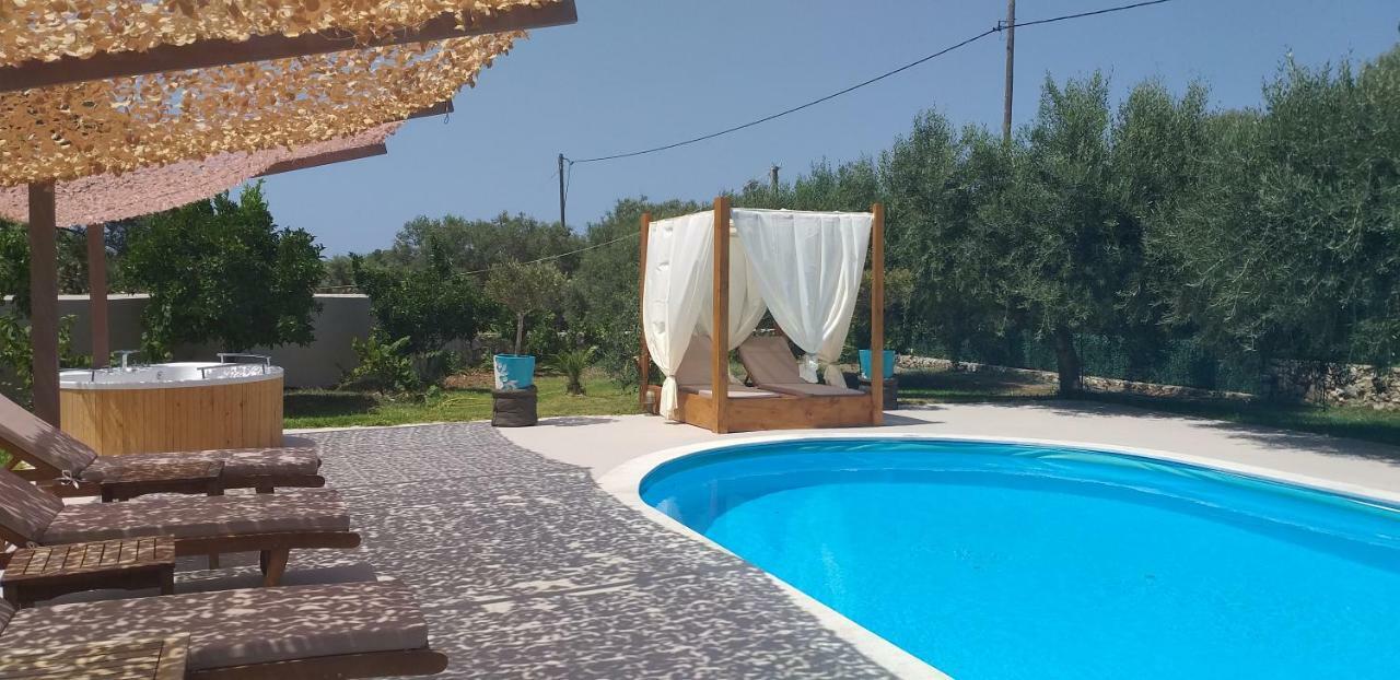 Stavlos Tsoukaládhes Exteriör bild